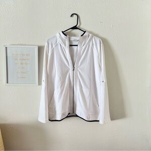 Appleseed’s white hoodie size M
